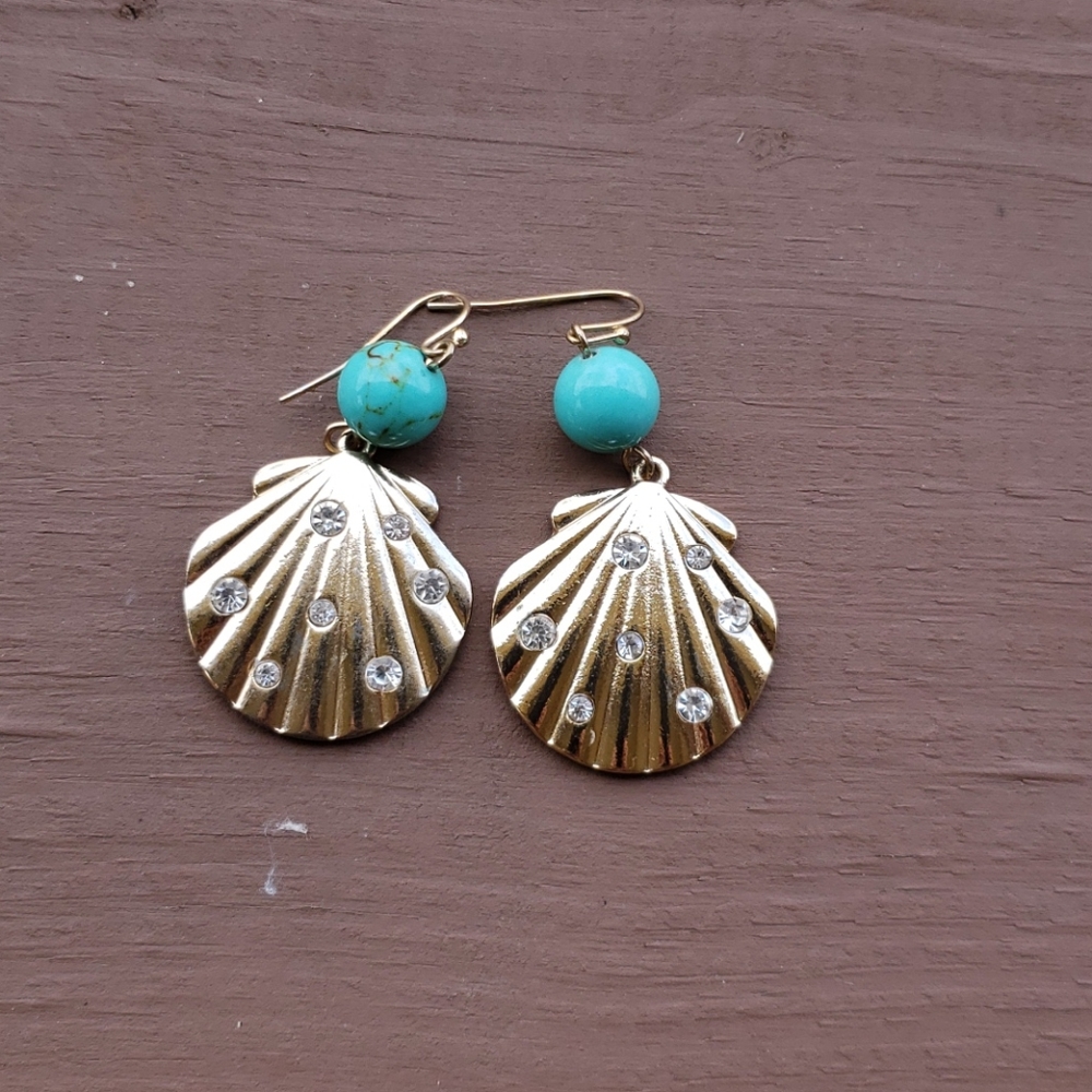 Gorgeous Earring - Picture 7 of 7